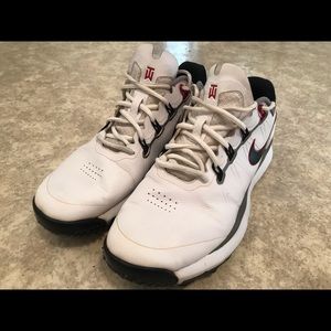 Shoes - Tiger Woods Nike golf shoes size 10 Shoes - Tiger Woods Nike golf shoes size 10